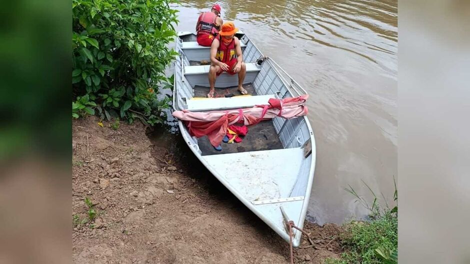 Homem desaparece após se afogar em prainha de Anastácio