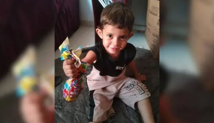 Mãe mata filho de 3 anos com golpes de canivete