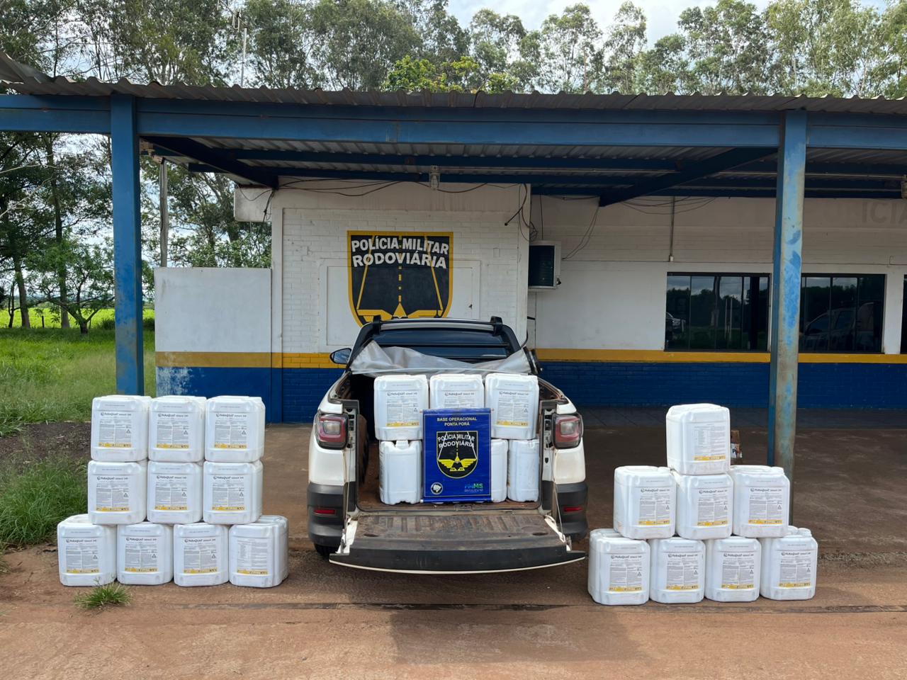 Polícia apreende 500 litros de agrotóxicos contrabandeados em Ponta Porã