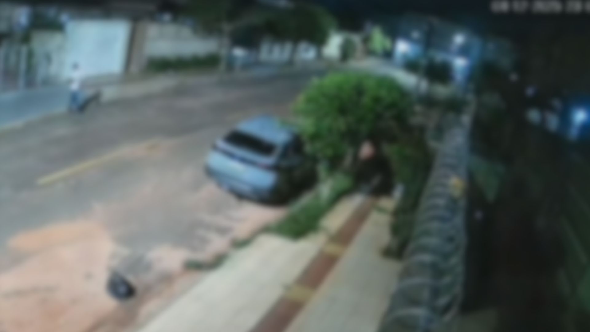 Homem armado e nu tenta abusar de idosa em Campo Grande