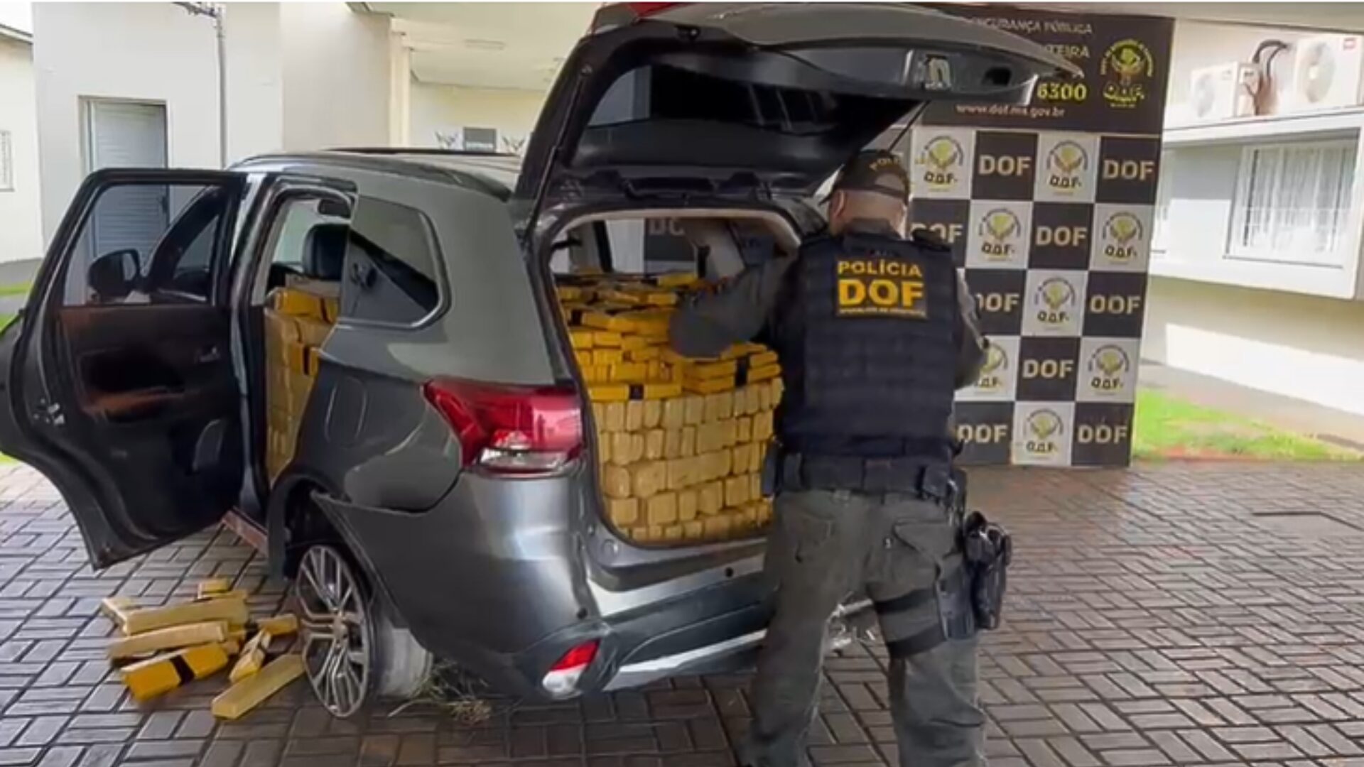 SUV com 1,1 tonelada de maconha é apreendido em Dourados