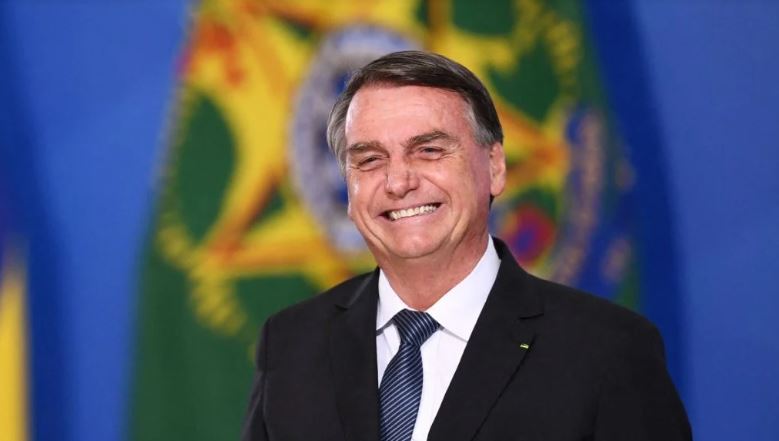 Bolsonaro dará entrevista da prisão nesta terça-feira (23)