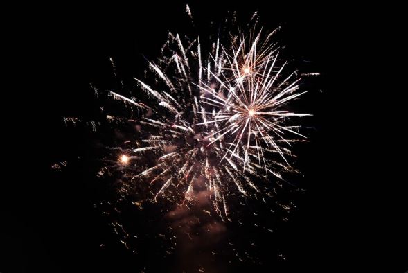 Adolescente perde dedos da mão após acidente com fogos em Corumbá