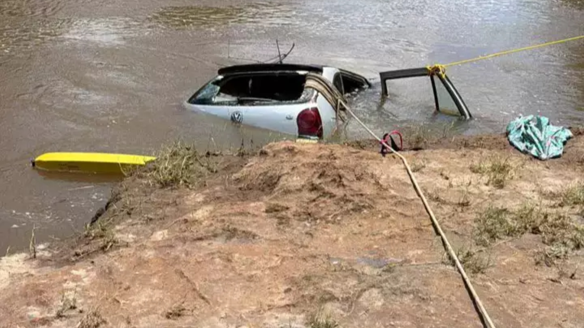 Comerciante morre afogado após carro cair no Rio Miranda, em Jardim