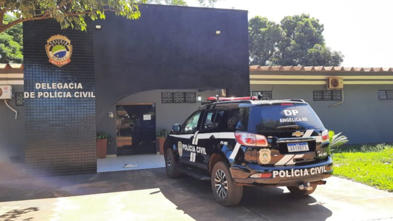 Homem é detido após agredir e ameaçar namorada em Ipezal