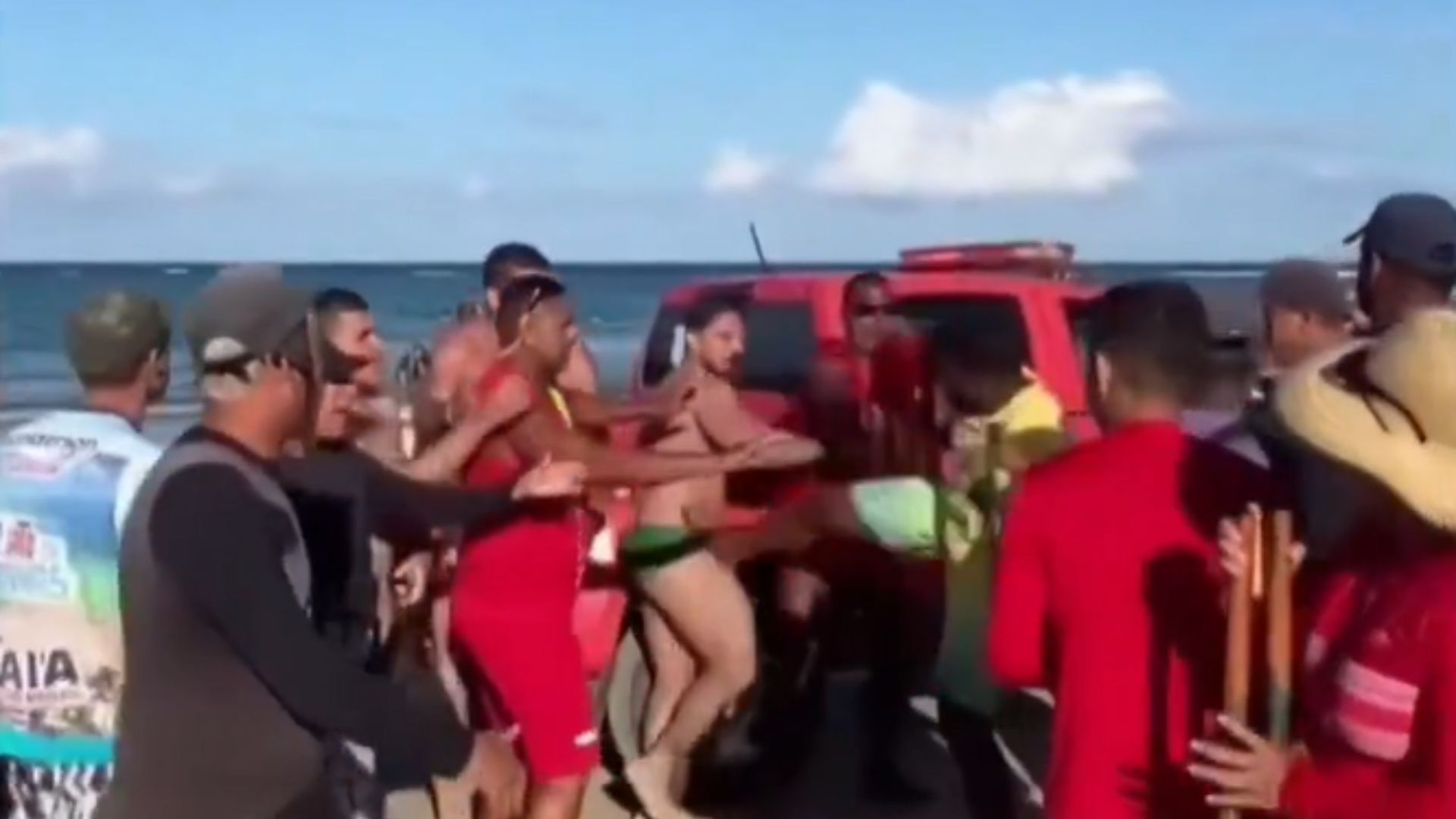 Após ataque a casal, prefeitura suspende barraca e reforça segurança em Porto de Galinhas