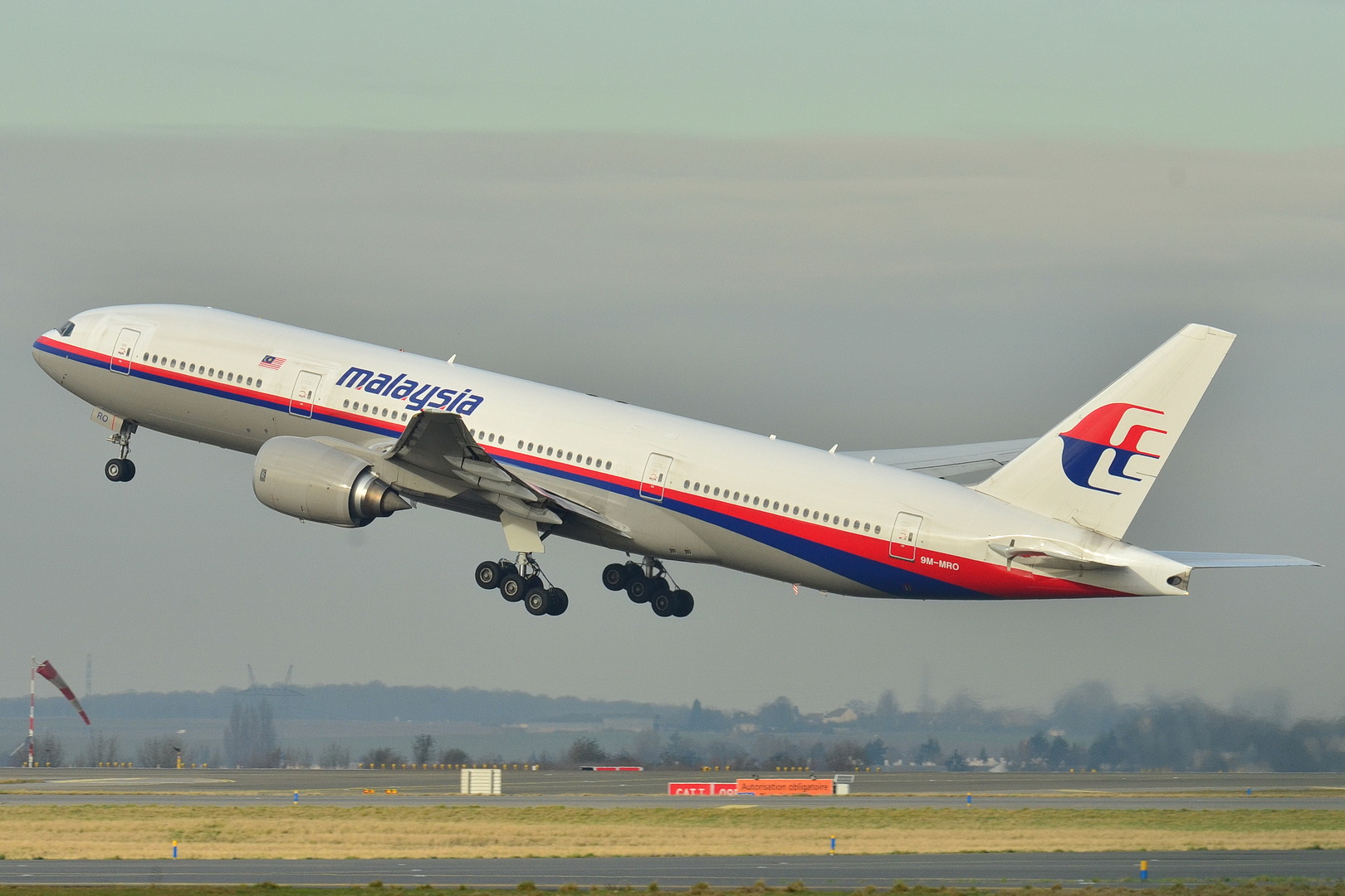 Após 10 anos, buscas pelo avião da Malaysia Airlines são retomadas