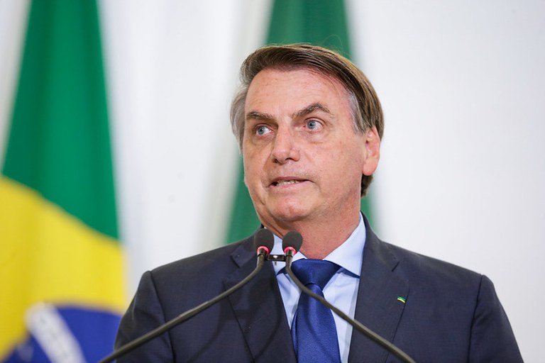 Bolsonaro segue internado após retorno de crises de soluço