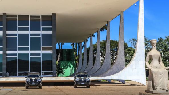 Moraes manda prender Filipe Martins, ex-assessor de Bolsonaro