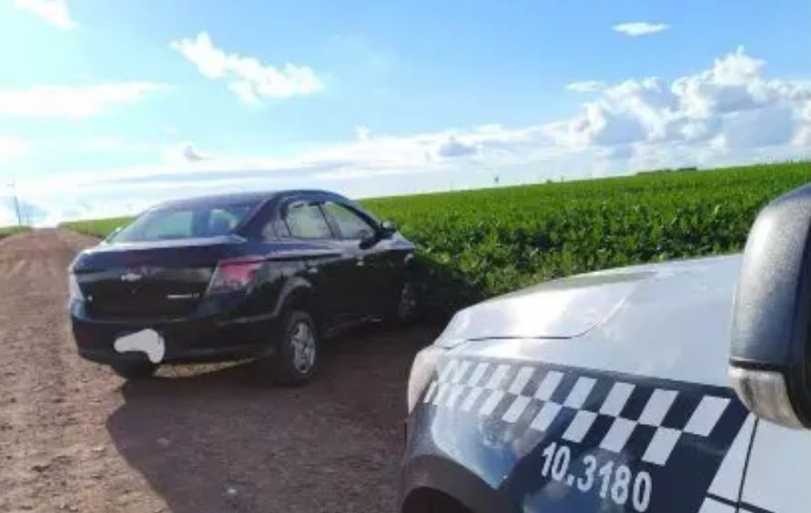 Falsos policiais rendem motorista e roubam carro carregado em Sidrolândia