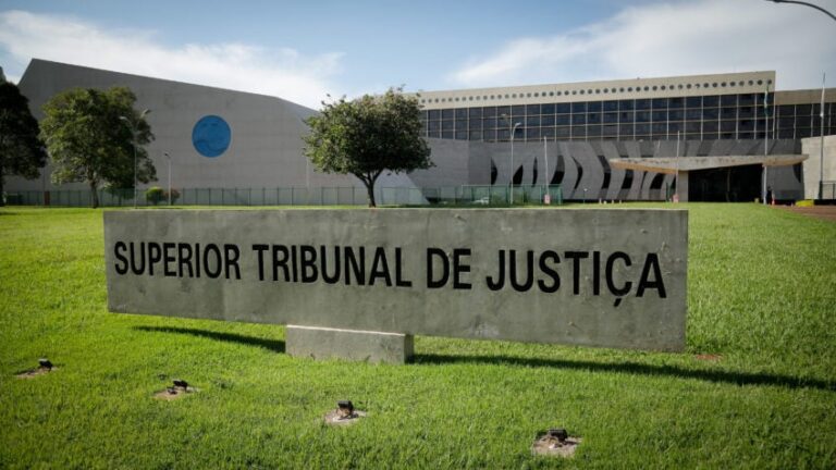 Mulher perde R$ 120 mil após falso contato atribuído ao STJ