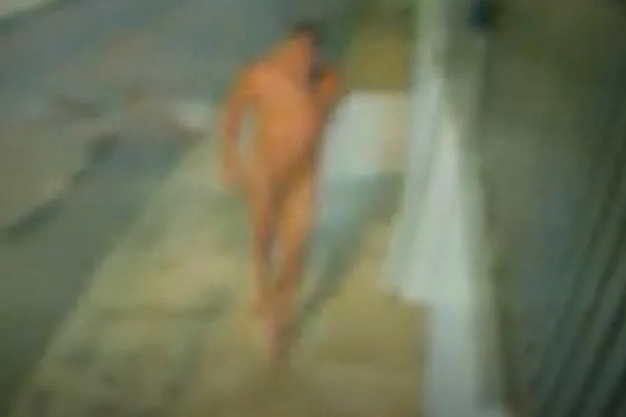 Homem pelado invade residência e agride casal de idosos em Campo Grande