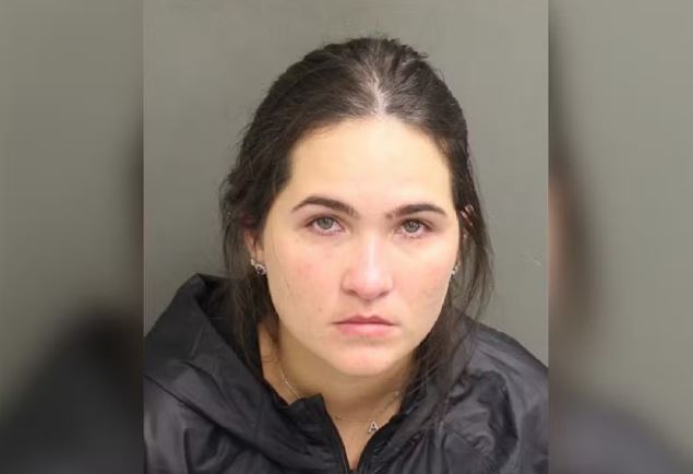 Esposa de cantor sertanejo é presa na Flórida após fugir de abordagem policial