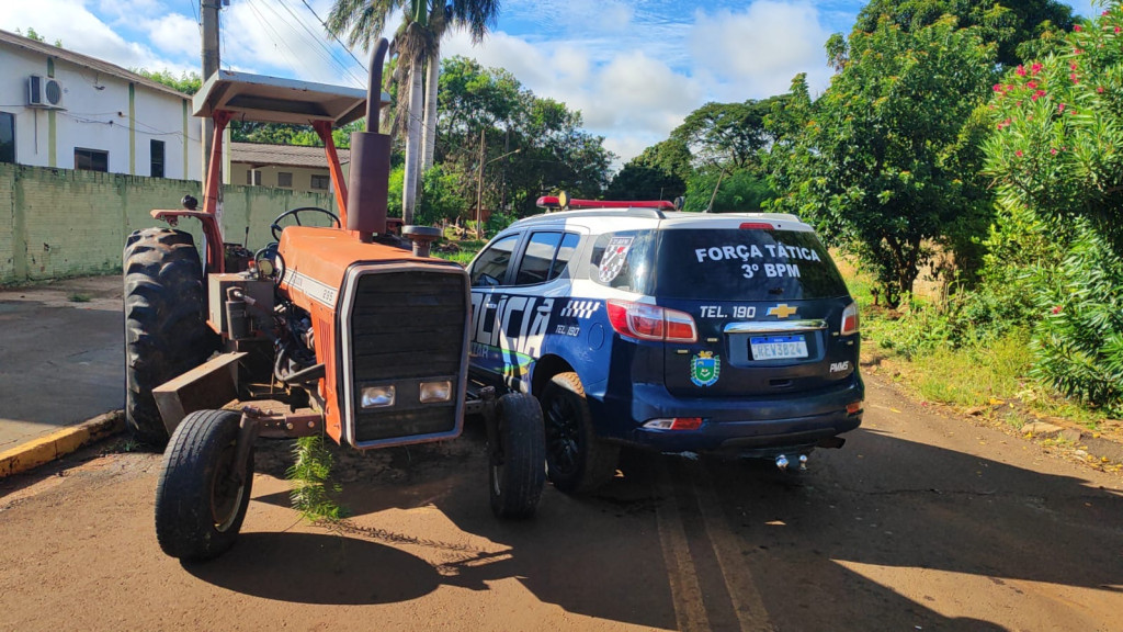 PM recupera trator agrícola furtado durante a madrugada em Dourados