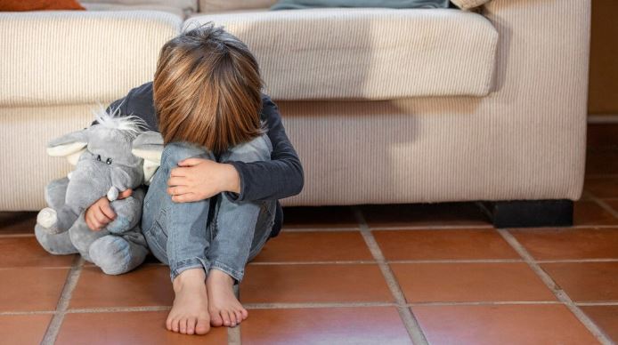 Mulher é presa suspeita de torturar criança de 4 anos em MS