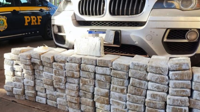 Apreensão de cocaína revela esquema de tráfico organizado via grupo de Whatsapp