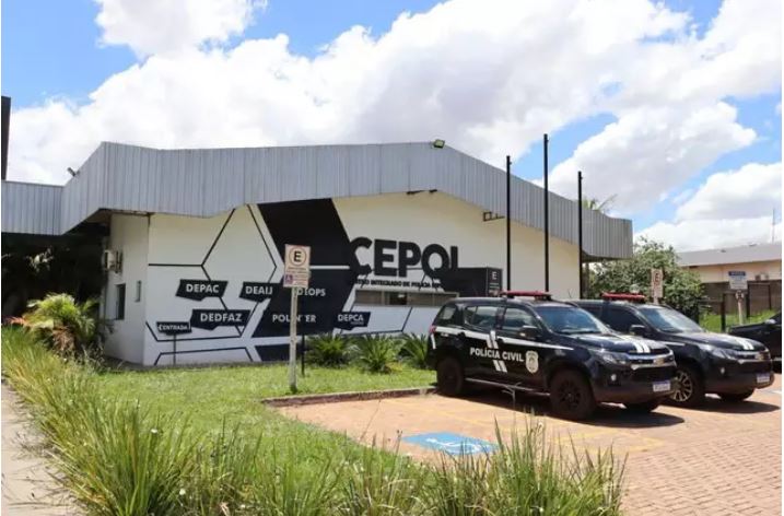 Homem é atacado por grupo após questionar sobre criança em banheiro