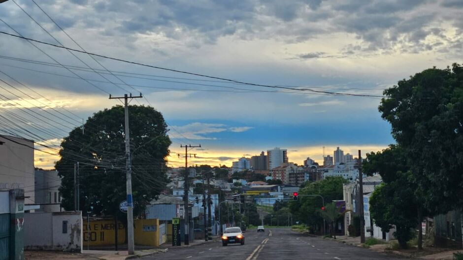 Previsão do tempo: dia será de calor, alta umidade e pancadas de chuva isoladas