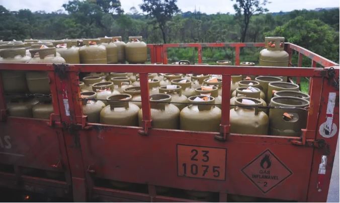 Lula sanciona programa que garante gás de cozinha gratuito a famílias de baixa renda