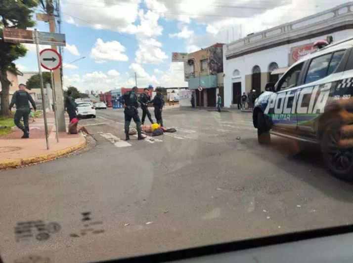Abordagem policial termina com tiros e interdição de avenida em Campo Grande