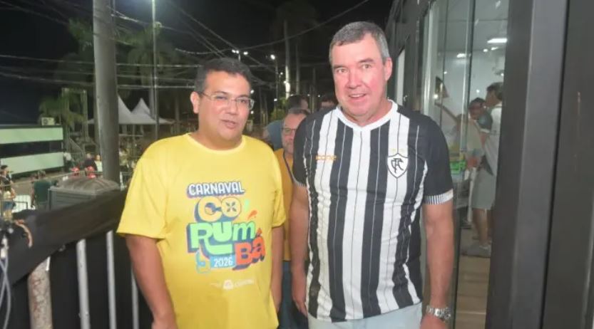 Carnaval de Corumbá recebe visita do governador Eduardo Riedel