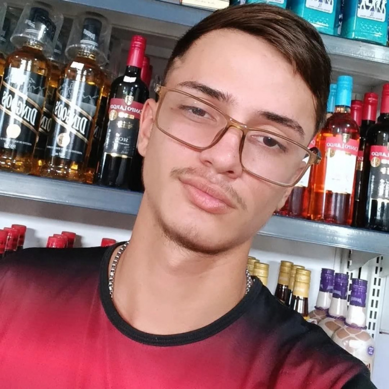 Motorista que atropelou motoentregador no dia do aniversário da vítima permanece presa