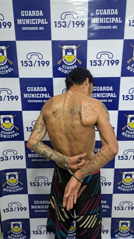 Vizinho invade casa, destrói câmera e é preso em Dourados