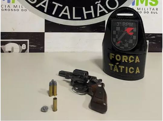 Idoso é preso após atirar na direção de crianças em conjunto de quitinetes em Dourados