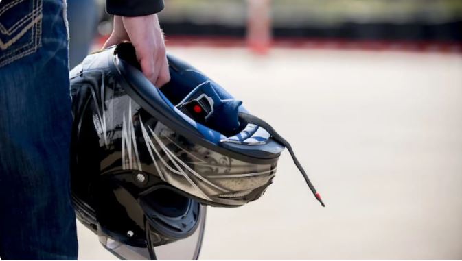 Motorista foge após atropelar ciclista, é agredido e acaba preso em Campo Grande