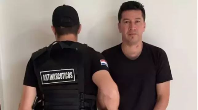 Ex-goleiro paraguaio se entrega após investigação revelar elo entre futebol e narcotráfico