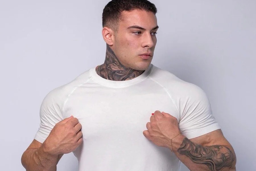 Ex-fisiculturista viraliza ao testar fidelidade de casais nas redes sociais