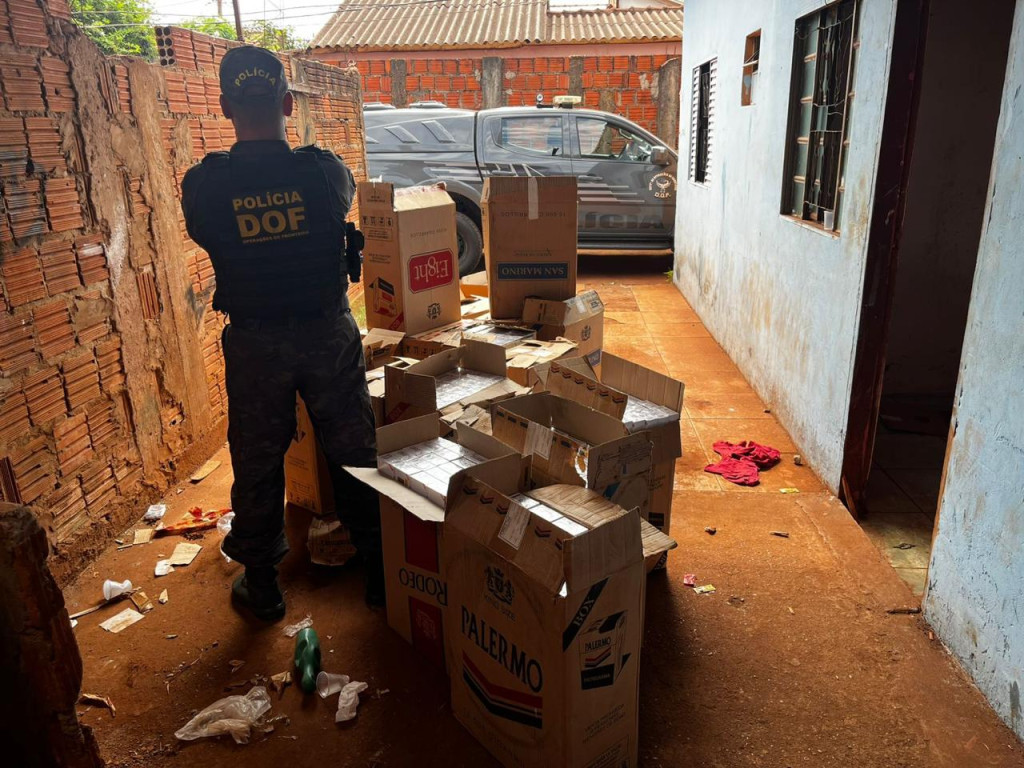 Denúncia anônima leva polícia a carga ilegal de cigarros em bairro de Dourados