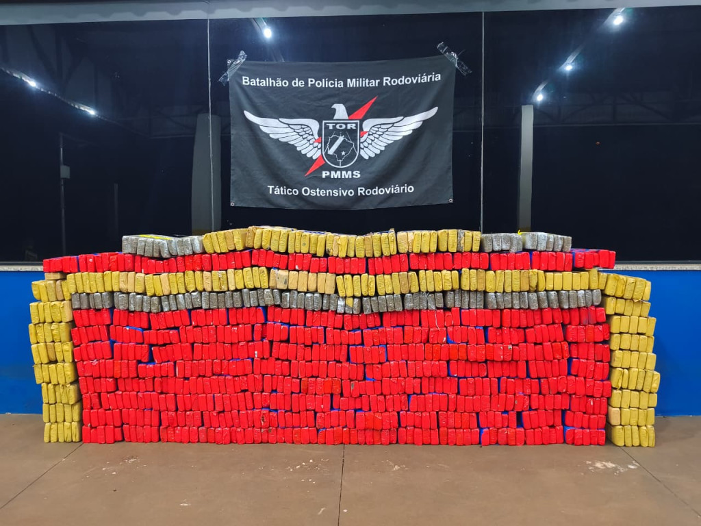 PMR apreende quase 900 kg de maconha em rodovia de MS; motorista fugiu