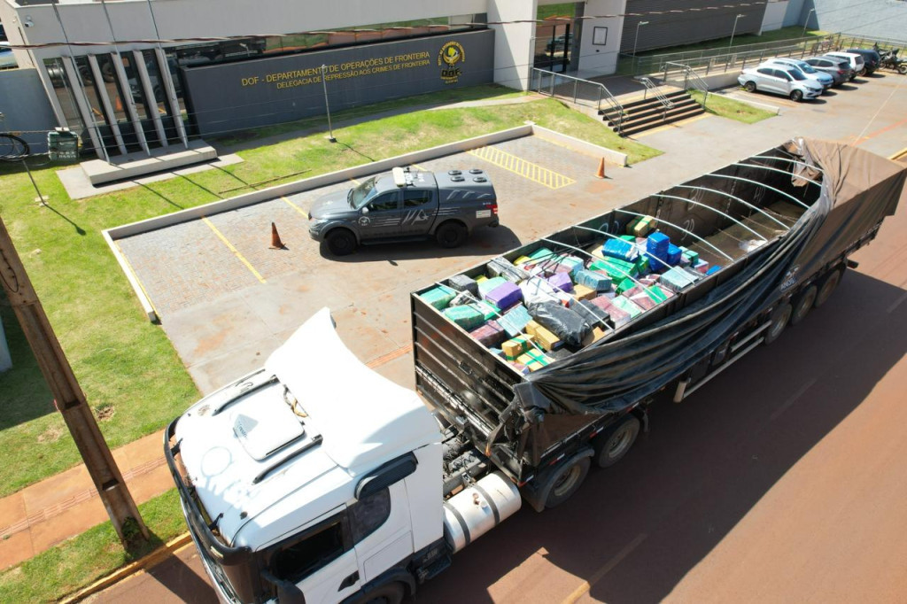 Operação policial apreende 11 toneladas de maconha e prende três suspeitos em Mundo Novo