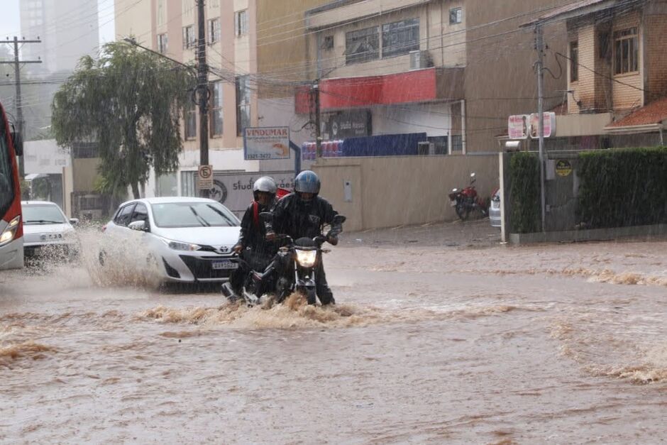 MS entra em alerta vermelho para chuvas intensas com risco de alagamentos