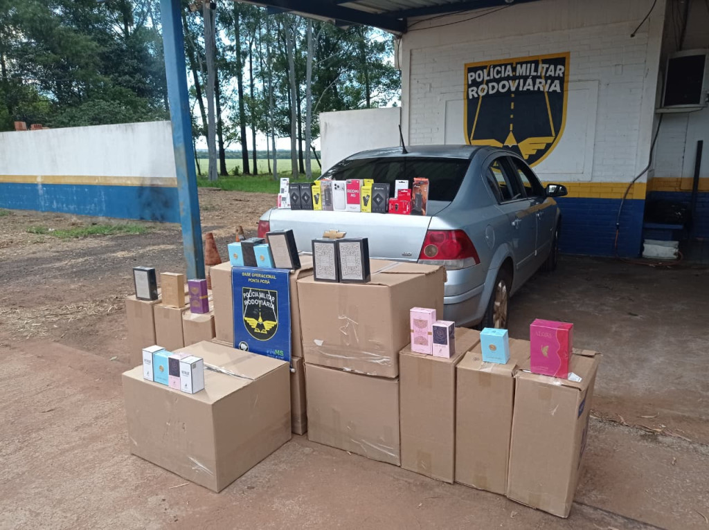 Carro com placas de MT é apreendido com R$ 48 mil em mercadorias irregulares na fronteira