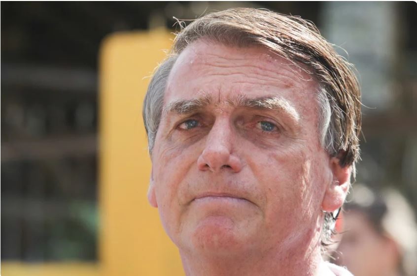 Bolsonaro apresenta boa evolução clínica, mas segue na UTI em Brasília