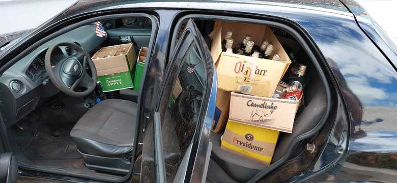 Casal é preso por fabricar e vender whisky adulterado em casa na Capital