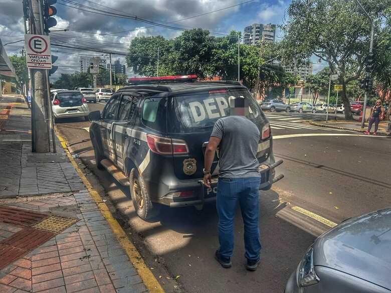 Homem é preso por abuso de menor e mãe é investigada na Capital