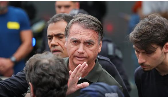 Alexandre de Moraes concede prisão domiciliar a Bolsonaro