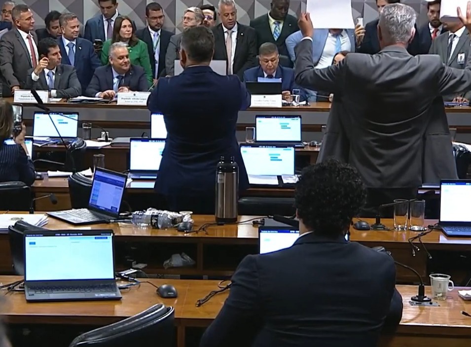 CPMI do INSS termina sem relatório após rejeição em votação
