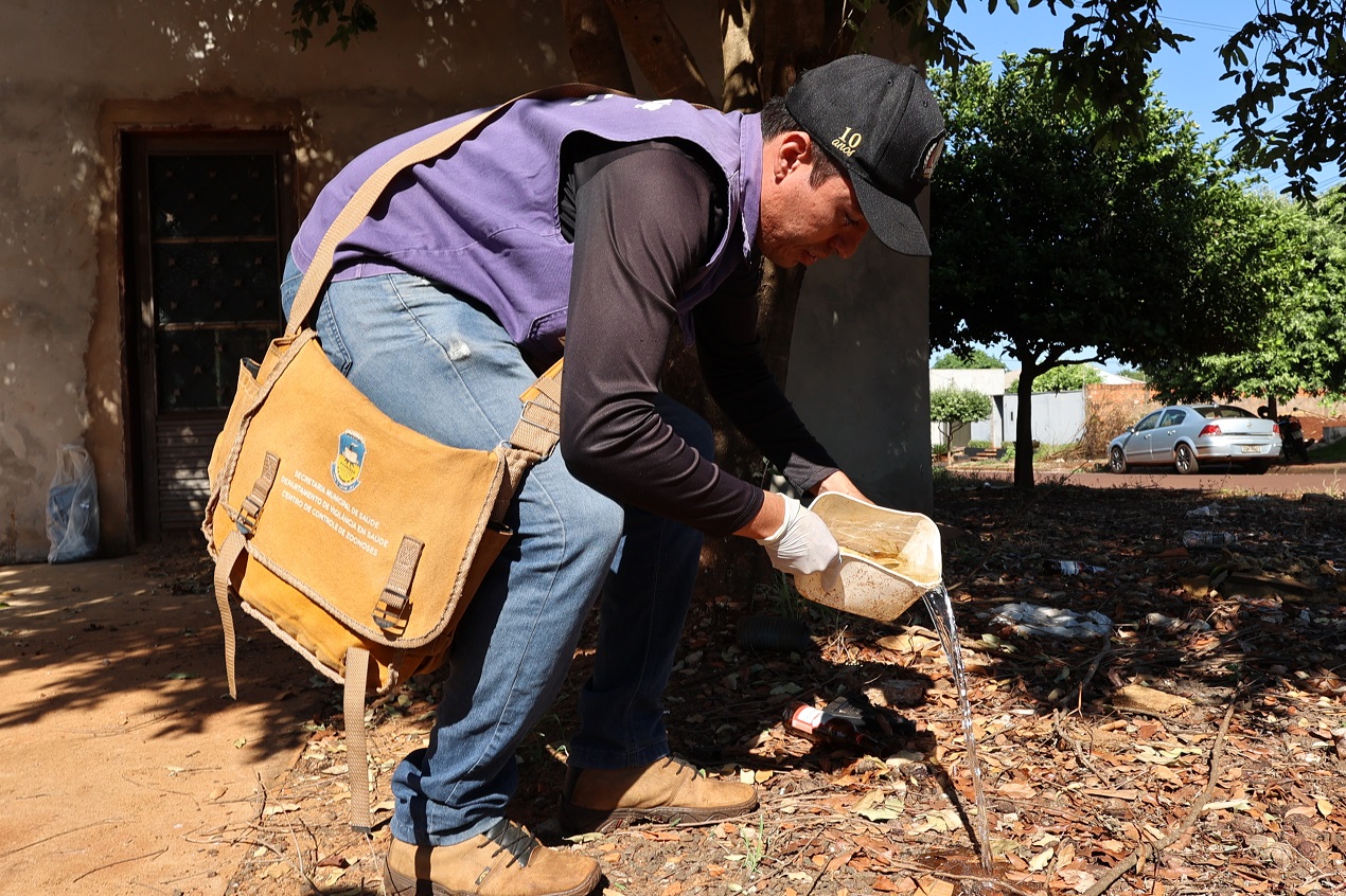 Mutirão contra chikungunya chega ao Parque do Lago II com limpeza e orientação à população
