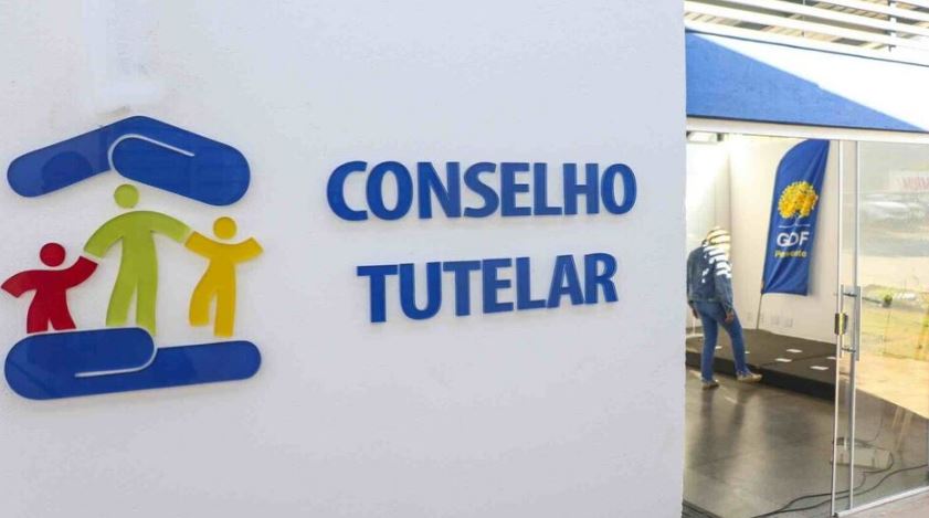 Ex-padrasto tenta invadir casa com adolescentes sozinhos em Naviraí