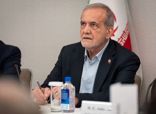 Presidente do Irã envia carta aos EUA e acusa Donald Trump de enganar população