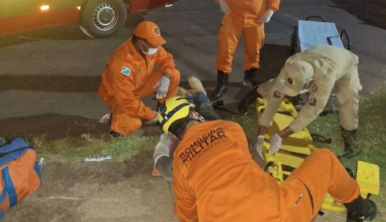 Motociclista fica ferido após fio enroscar em moto no bairro Universitário em Corumbá