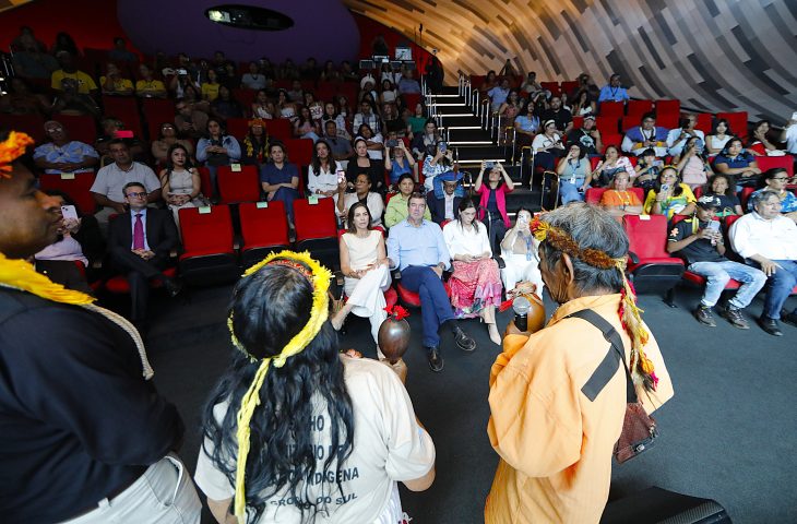 Sob reza de anciões, Governo de MS abre mês indígena celebrando o protagonismo dos povos originários