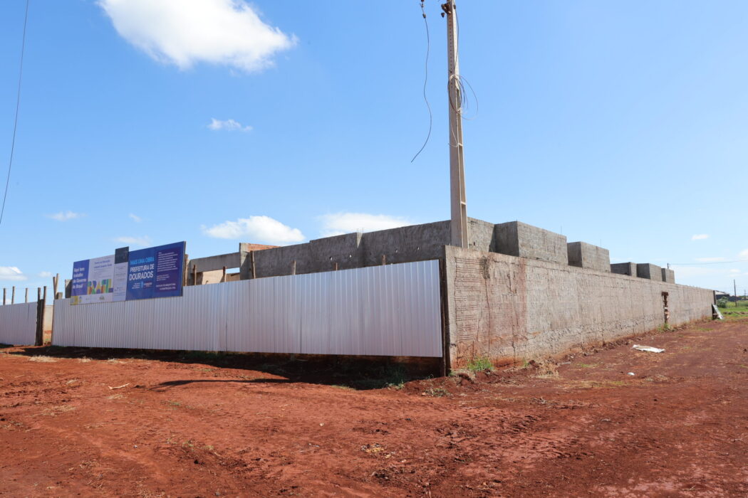 Prefeitura retoma obra abandona de 3º Ceim em menos de um mês e reforça Educação