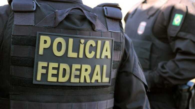 Polícia Federal intercepta suspeitos com drogas e documento irregular em aeroporto