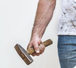 Cunhado ataca casal com marteladas e deixa mulher em estado gravíssimo em Chapadão do Sul