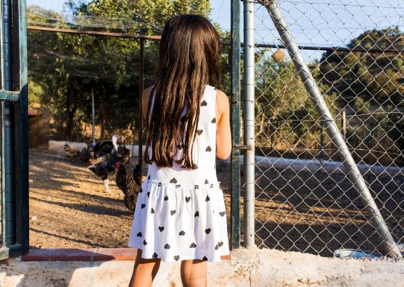 Suspeito é detido por moradores após tentativa de abusar de criança